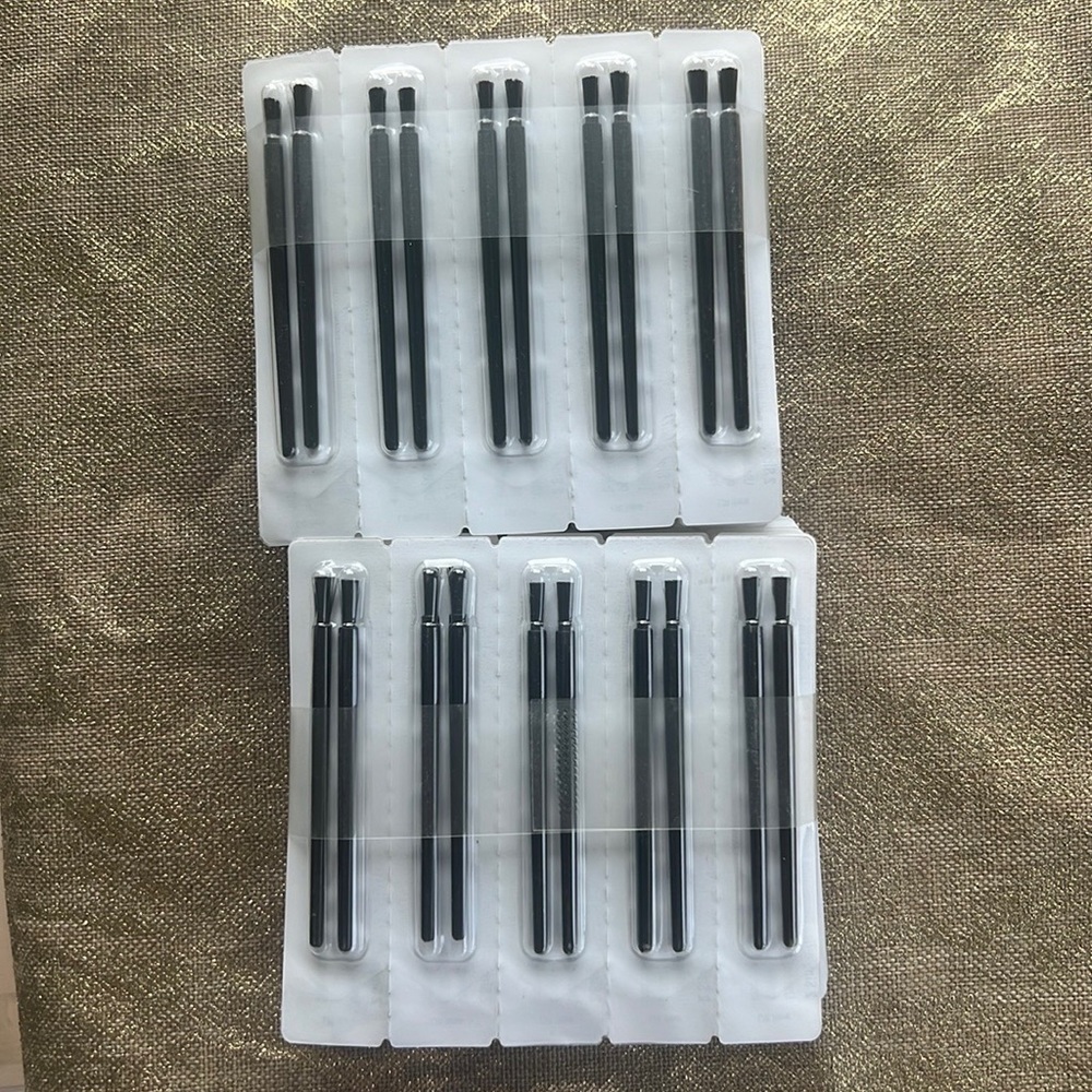 Lash serum application brushes